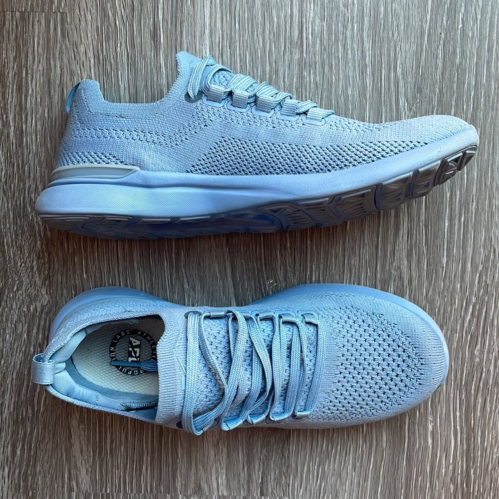 APL WOMEN’S TECHLOOM BREEZE